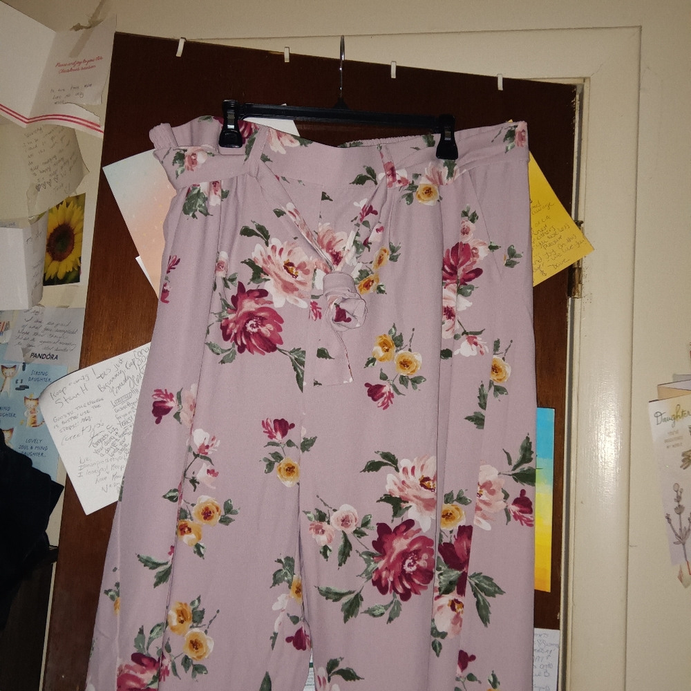 TORRID high waisted floral trousers ๐ - Picture 5 of 10